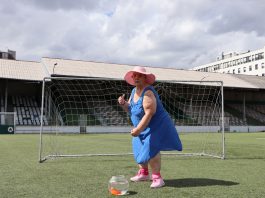 Chant du départ, chant du pétard. Dans la fumée des joints de ma mère !