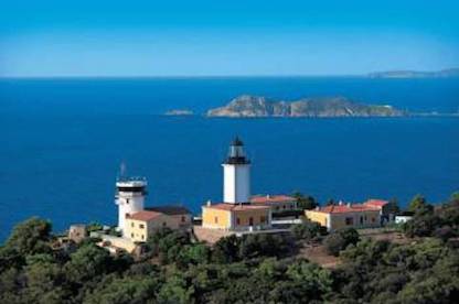 c_350_233_16777215_00_images_mediatheque_images_section_actualite_2023_04_cap_camarat__corse_matin