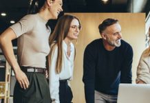 Chèques-cadeaux, bons d’achats, cadeaux attribués aux salariés : comment ça marche ?