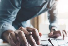 Calcul des heures supplémentaires hebdomadaires : les congés payés doivent-ils être pris en compte ?