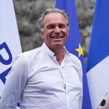 Un sondage et une première réaction